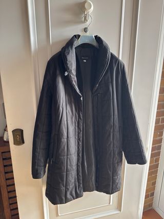 Abrigo acolchado ligero negro