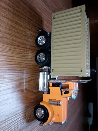 Maqueta Camión Americano Naranja