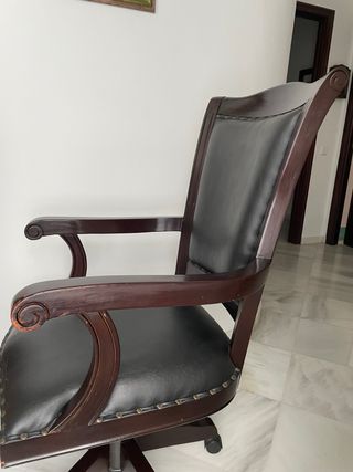 Elegante silla de escritorio clásica