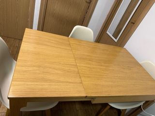 Mesa de comedor extensible y 4 sillas