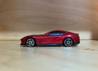 Burago: Ferrari 812 Superfast