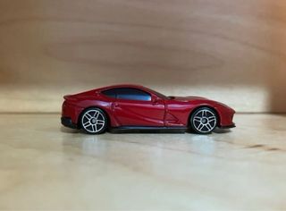 Burago: Ferrari 812 Superfast