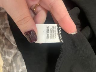 Top Zuiki nero con volantini