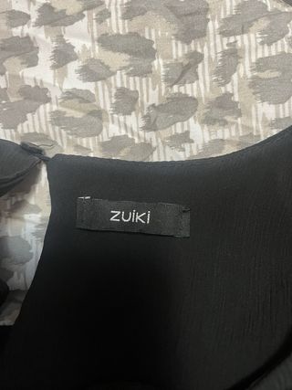 Top Zuiki nero con volantini