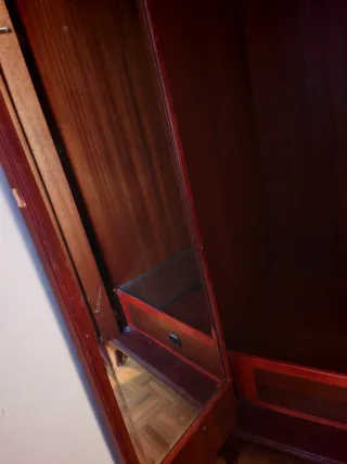 Armario grande 6 puertas y 4 cajones.