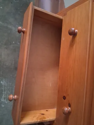 Cajonera de madera y mesita auxiliar