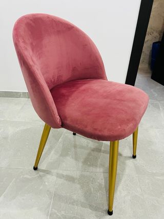 Silla tocador rosa con patas doradas