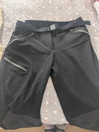 Pantalón travesía mujer negro T40 Quechua