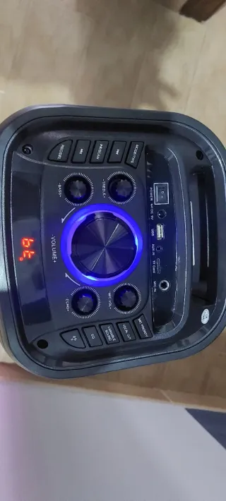 Altavoz Bluetooth con Micrófono y Radio