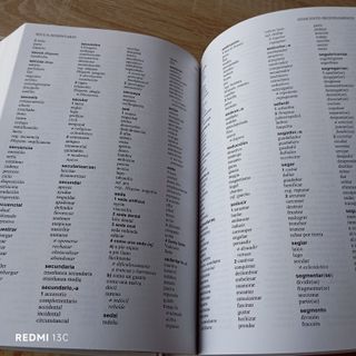 Diccionario de sinónimos y antónimos.