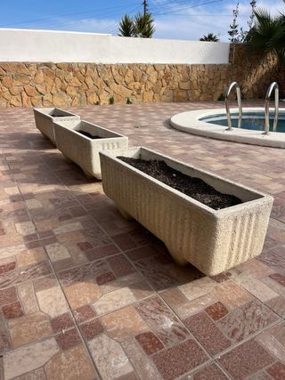 Jardineras de piedra estilo rectangular