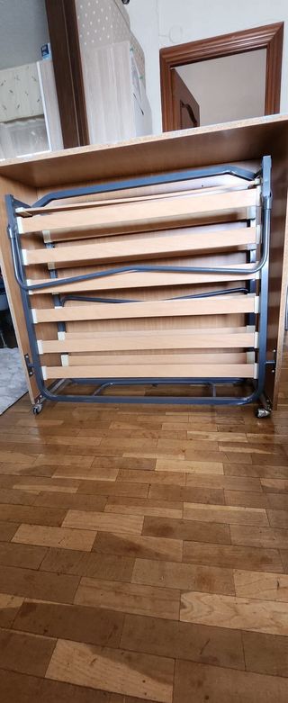 Mueble cama plegable azul, no invluye colchon