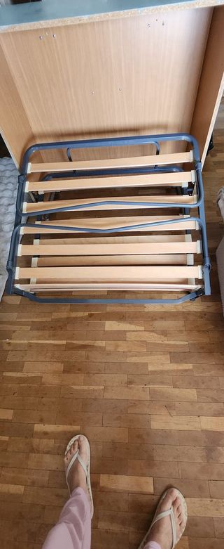 Mueble cama plegable azul, no invluye colchon