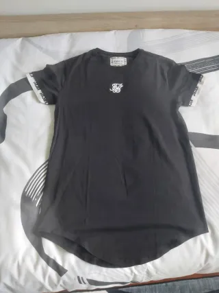 Camiseta SikSilk Negra Logo Blanco