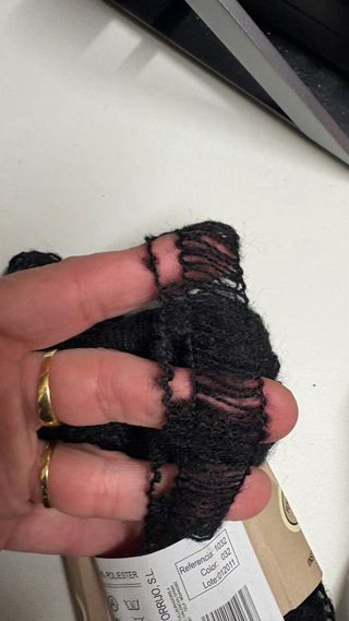 Lote 54 ovillos lana fantasía negra.Nuevo