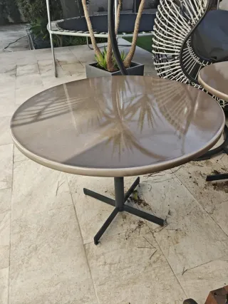 Mesa redonda exterior metal y cristal