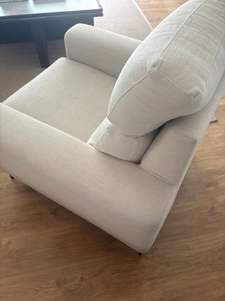 Sillón de tela beige