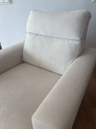 Sillón de tela beige