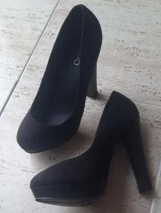 Zapatos de tacón negros