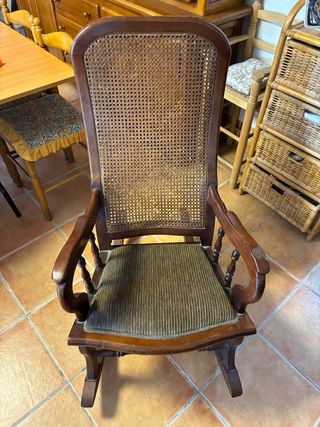 2 Mecedoras de Madera y Ratán