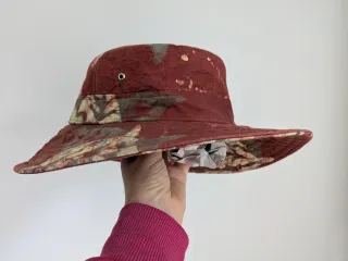 Cappello con fantasia