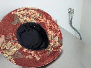 Cappello con fantasia