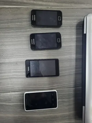 Lote 4 móviles y portatil toshiba