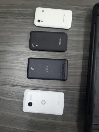 Lote 4 móviles y portatil toshiba