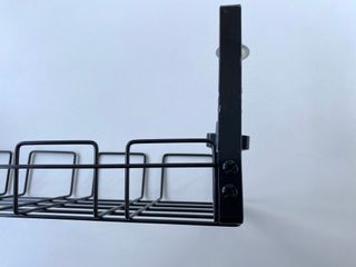 Bandeja organizadora cables bajo mesa