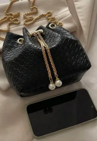 Bolso de fiesta negro y dorado