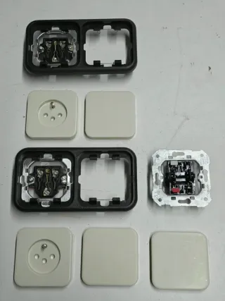 Simón 31 Mecanismo Enchufe y Tapa