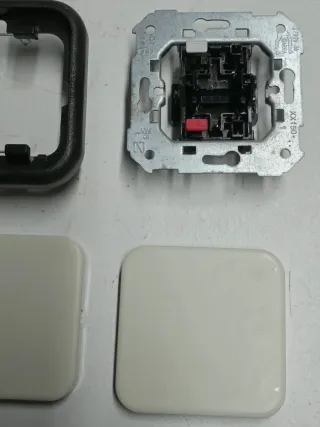 Simón 31 Mecanismo Enchufe y Tapa