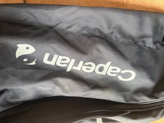 Cañas de pescar y bolsa