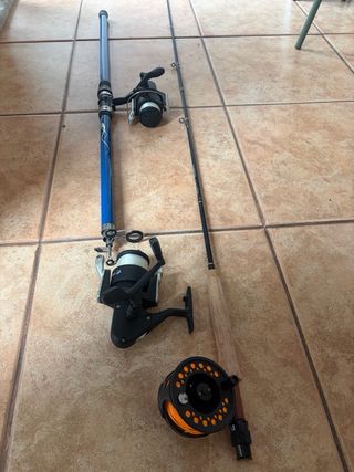 Cañas de pescar y bolsa