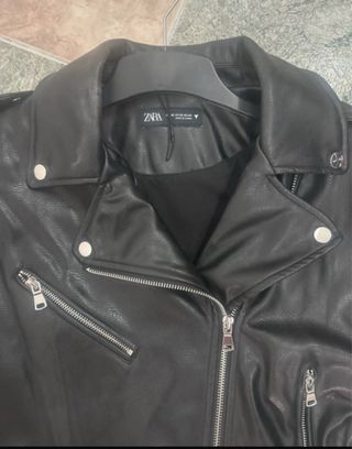 Vestido Zara estilo motero efecto cuero