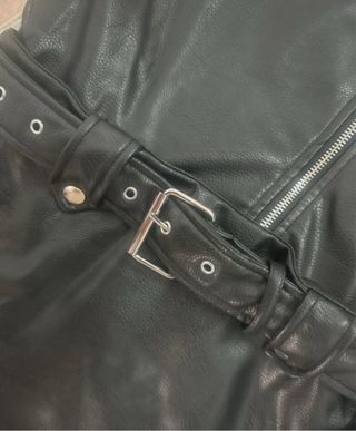 Vestido Zara estilo motero efecto cuero