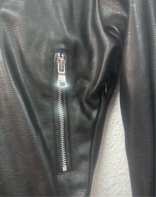 Vestido Zara estilo motero efecto cuero