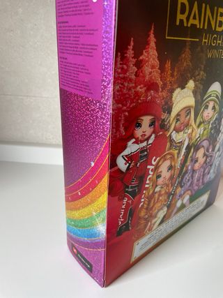 Muñeca Rainbow High Winter Break Sunny Madison