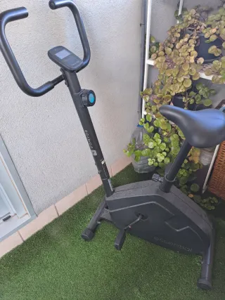 Bicicleta Estática Essential Negra