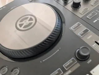 Controladora Traktor S3 de 4 canales+flight case