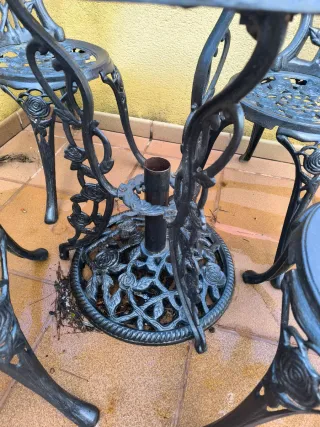 Mesa y 4 sillas de forja