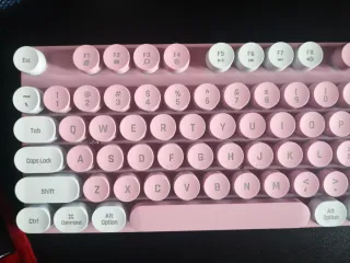 Teclado rosa con luces LED