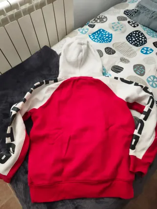 Sudadera Hollister Roja y Blanca. talla M