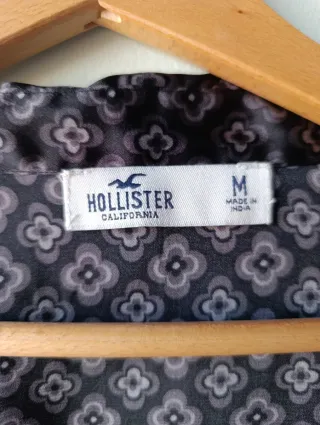 Blusa Hollister satinada estampada