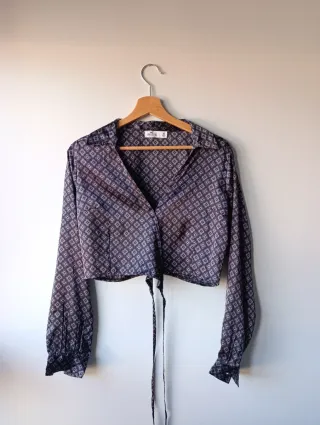 Blusa Hollister satinada estampada