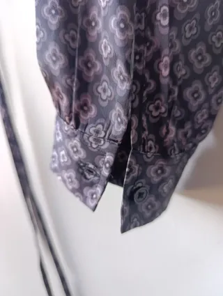 Blusa Hollister satinada estampada