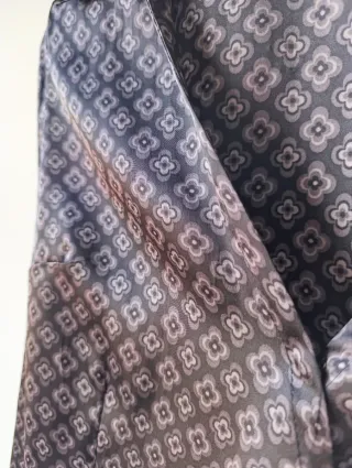 Blusa Hollister satinada estampada