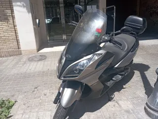 Kymco 300cc Maxiscooter Automática, con 29.900 km