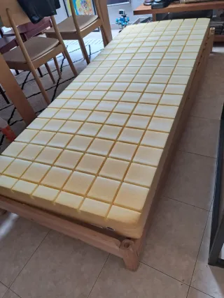 Cama apilable UTÅKER Ikea 80x200. Colchón espuma.