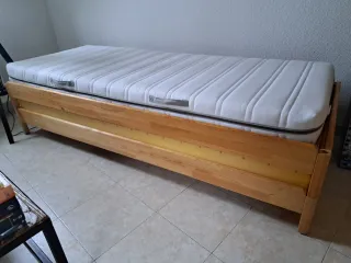 Cama apilable UTÅKER Ikea 80x200. Colchón espuma.